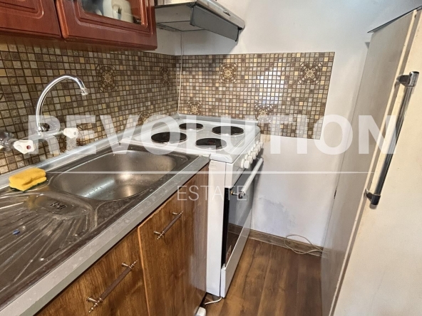 Дава се под наем Етаж от къща в Варна, м-т Траката - 75 кв.м за 350 € - Снимка #1