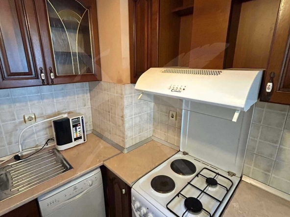 Дава се под наем Етаж от къща в Варна, м-т Траката - 130 кв.м за 575 € - Снимка #1