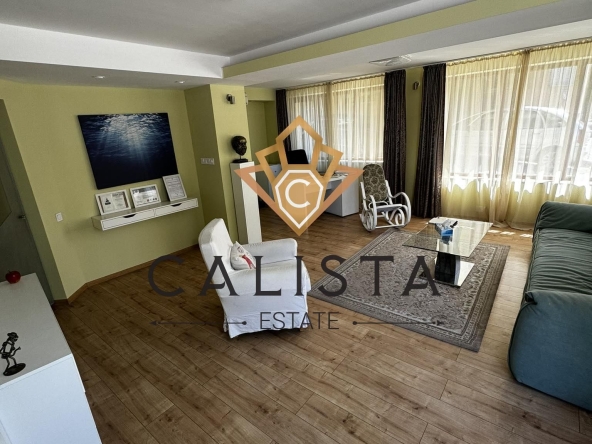 Дава се под наем Офис в Пловдив, Център - 45 кв.м за 561 € - Снимка #1