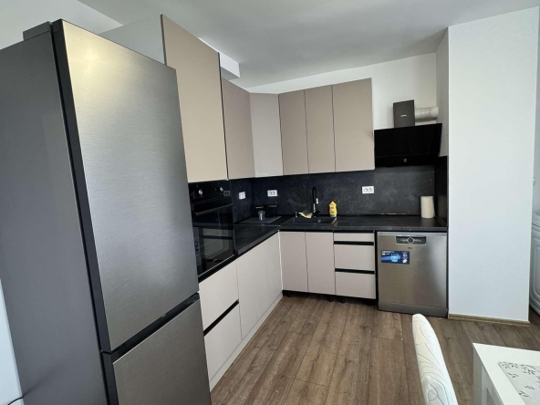 Дава се под наем Тристаен апартамент в Пловдив, Център - 110 кв.м за 612 € - Снимка #1