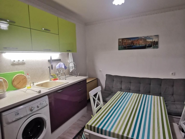 Дава се под наем Двустаен апартамент в Бургас, Лазур - 55 кв.м за 392.7 € - Снимка #1