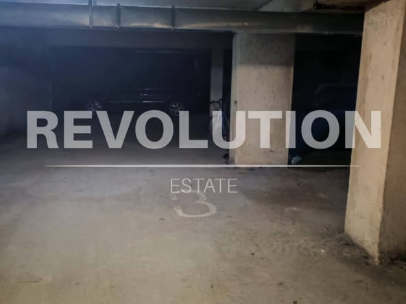 Дава се под наем Гараж / Паркомясто в Варна, Колхозен пазар - 15 кв.м за 75 € - Снимка #1