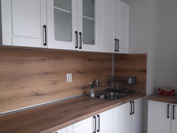 Дава се под наем Тристаен апартамент в Благоевград, Широк център - 60 кв.м за 204 € - Снимка #1