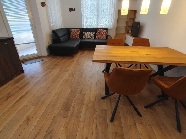 Дава се под наем Двустаен апартамент в Варна, Център - 62 кв.м за 586.5 € - Снимка #1