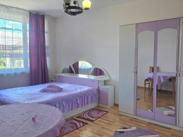 Тристаен апартамент в Търговище, Център - 72 кв.м за 1020 €/кв.м - Снимка #1