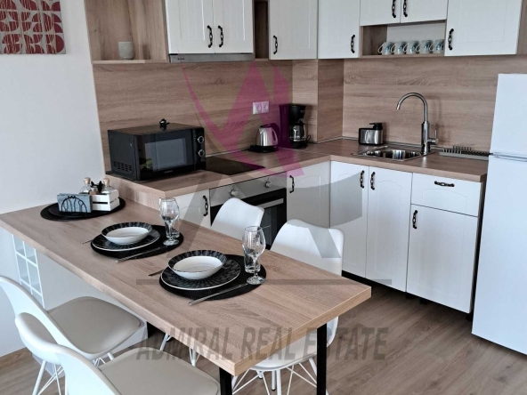 Дава се под наем Двустаен апартамент в к.к. Св.Св. Константин и Елена - 57 кв.м за 500 € - Снимка #1