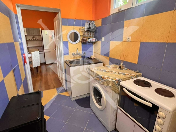 Дава се под наем Етаж от къща в Варна, Колхозен пазар - 50 кв.м за 153 € - Снимка #1