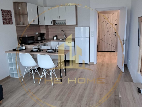 Дава се под наем Двустаен апартамент в к.к. Св.Св. Константин и Елена - 80 кв.м за 550 € - Снимка #1