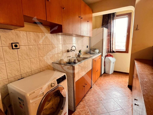 Дава се под наем Тристаен апартамент в Варна, Колхозен пазар - 85 кв.м за 550 € - Снимка #1