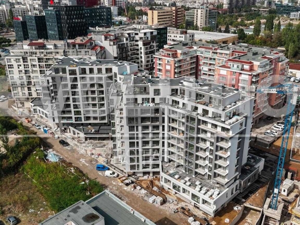 Двустаен апартамент в София, Полигона - 75 кв.м за 2115 €/кв.м - Снимка #1