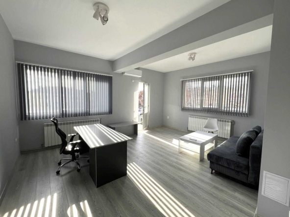 Дава се под наем Офис в Велико Търново, Център - 26 кв.м за 199.41 € - Снимка #1