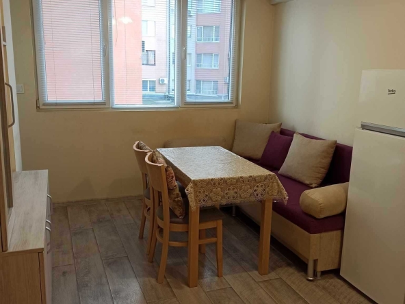 Дава се под наем Двустаен апартамент в Бургас, Славейков - 50 кв.м за 306 € - Снимка #1