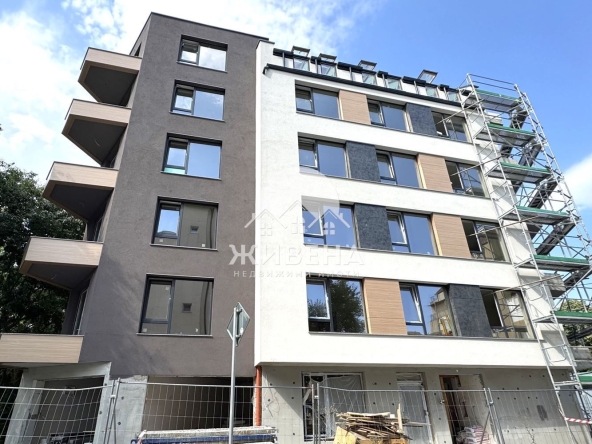 Тристаен апартамент в Варна, Базар Левски - 97 кв.м за 2393 €/кв.м - Снимка #1