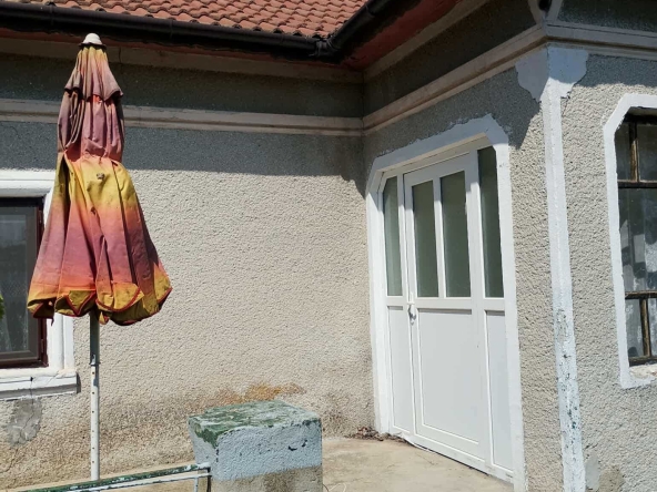 Къща в Генерал Тошево - 1150 кв.м за 38 €/кв.м - Снимка #1