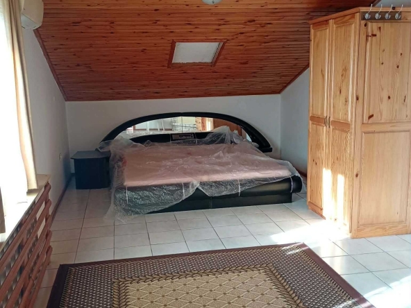 Дава се под наем Етаж от къща в Варна, Бриз - 80 кв.м за 498.27 € - Снимка #1