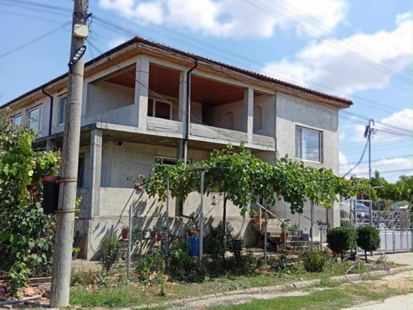 Къща в Тутракан - 285 кв.м за 743 €/кв.м - Снимка #1