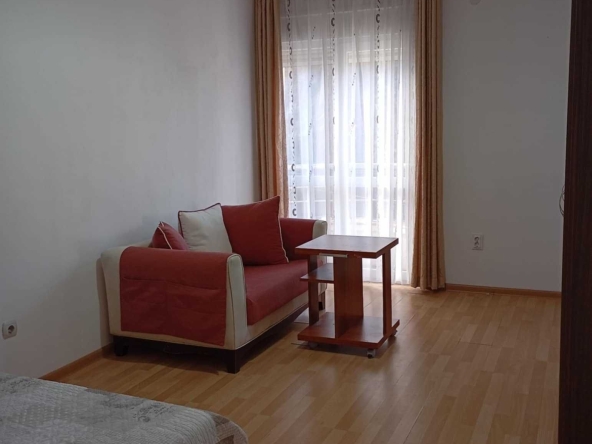 Дава се под наем Едностаен апартамент в Хасково, Дружба 1 - 30 кв.м за 153 € - Снимка #1