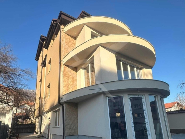 Къща в Карлово - 600 кв.м за 425 €/кв.м - Снимка #1