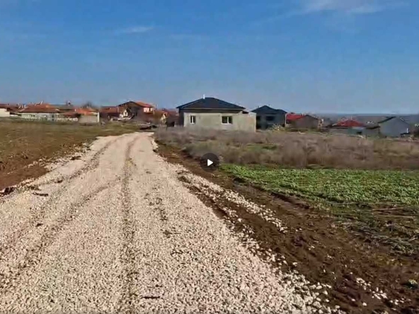 Парцел в Долни чифлик - 893 кв.м за 15 €/кв.м - Снимка #1