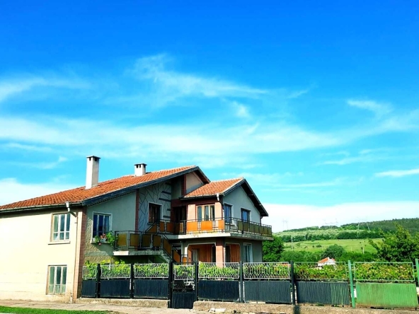 Къща в с. Генерал Киселово, Област Варна - 547 кв.м за 210 €/кв.м - Снимка #1