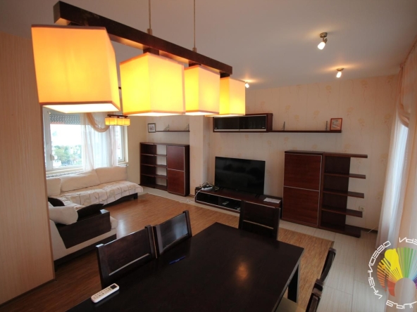 Дава се под наем Многостаен апартамент в Бургас, Лазур - 240 кв.м за 1000 € - Снимка #1