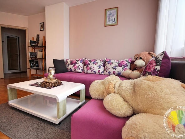 Дава се под наем Двустаен апартамент в Бургас, Център - 70 кв.м за 561 € - Снимка #1