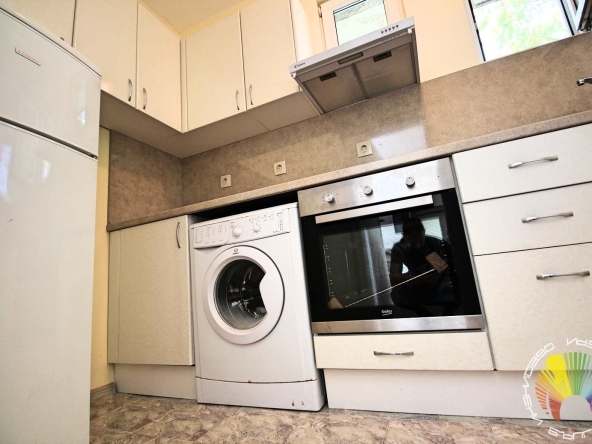 Дава се под наем Тристаен апартамент в Бургас, Възраждане - 95 кв.м за 357 € - Снимка #1