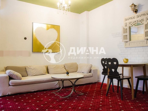 Етаж от къща в Пловдив, Център - 88 кв.м за 2023 €/кв.м - Снимка #1