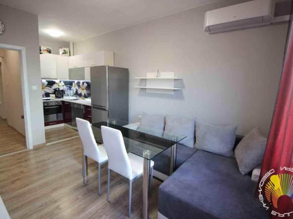 Дава се под наем Тристаен апартамент в Бургас, Център - 68 кв.м за 550 € - Снимка #1