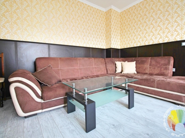 Дава се под наем Двустаен апартамент в Бургас, Лазур - 77 кв.м за 550 € - Снимка #1