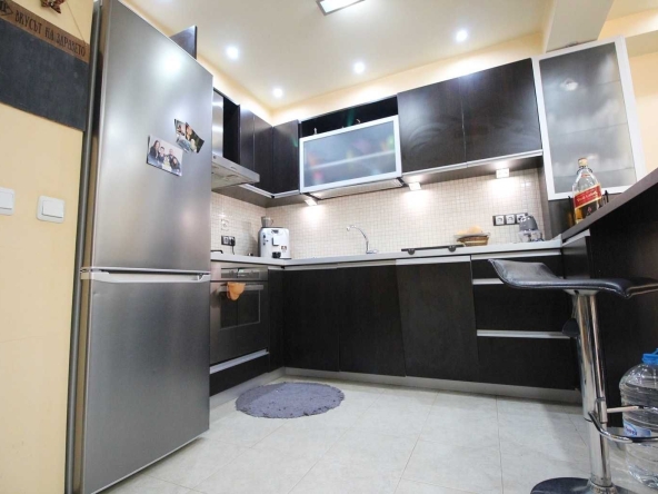 Дава се под наем Тристаен апартамент в Бургас, Възраждане - 96 кв.м за 765 € - Снимка #1