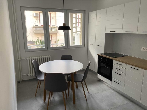 Дава се под наем Двустаен апартамент в Пловдив, Център - 55 кв.м за 300 € - Снимка #1