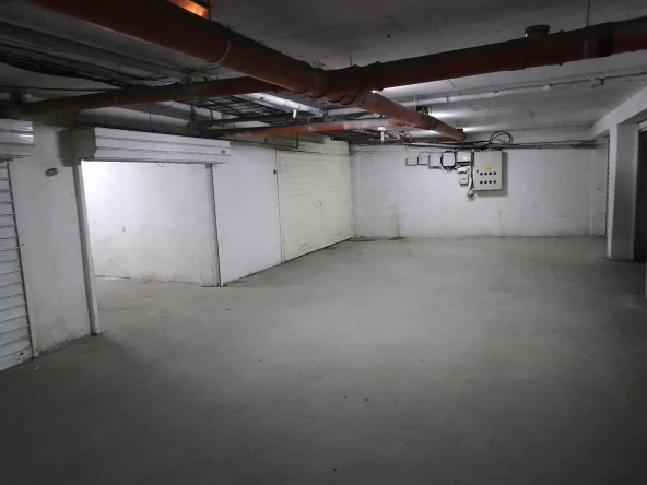 Дава се под наем Гараж / Паркомясто в Русе, Център - 16 кв.м за 51 € - Снимка #1