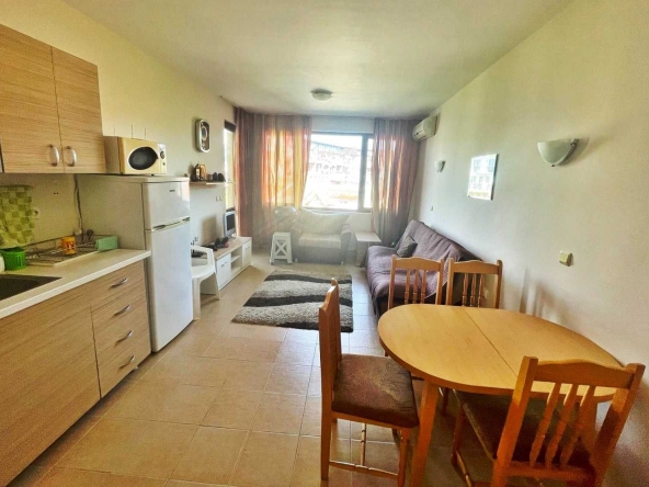 Двустаен апартамент в к.к. Слънчев бряг - 65 кв.м за 985 €/кв.м - Снимка #1