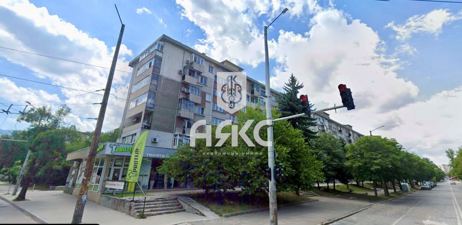 Четиристаен апартамент в София, Гоце Делчев - 120 кв.м за 1487 €/кв.м - Снимка #1