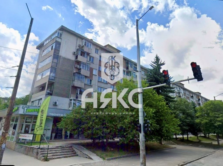 Четиристаен апартамент в София, Гоце Делчев - 120 кв.м за 2084 €/кв.м - Снимка #1