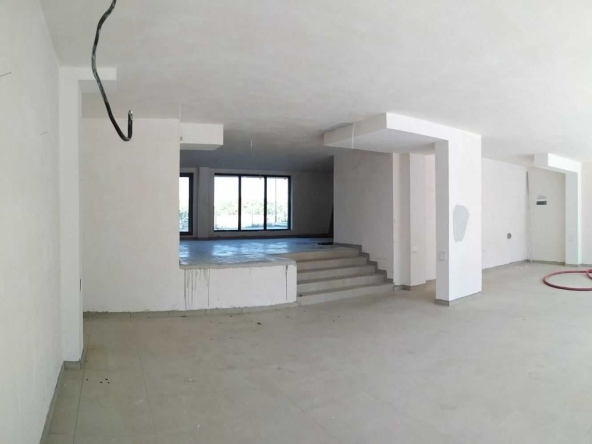 Дава се под наем Магазин в Пловдив, Тракия - 157 кв.м за 977.16 € - Снимка #1