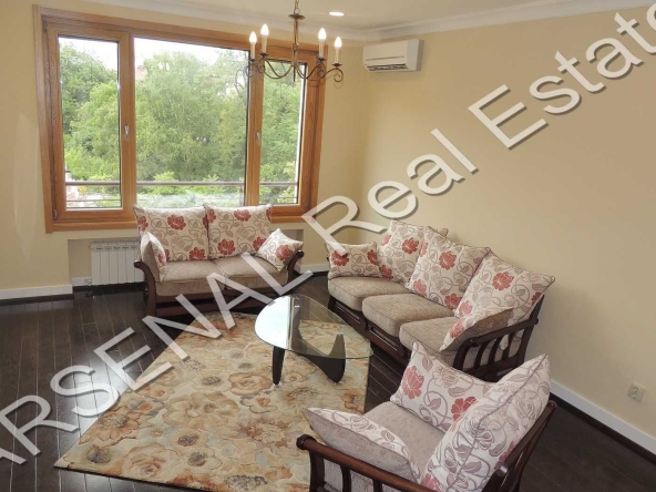 Дава се под наем Тристаен апартамент в София, Център - 110 кв.м за 900 € - Снимка #1