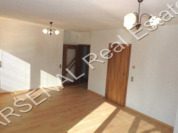 Дава се под наем Тристаен апартамент в София, Лозенец - 120 кв.м за 950 € - Снимка #1