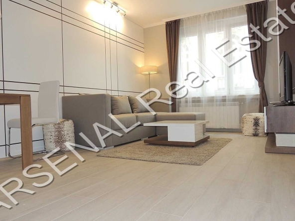 Дава се под наем Двустаен апартамент в София, Център - 60 кв.м за 900 € - Снимка #1