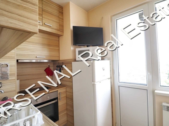 Дава се под наем Тристаен апартамент в София, Яворов - 120 кв.м за 700 € - Снимка #1