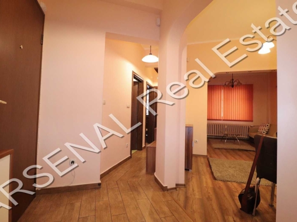 Дава се под наем Тристаен апартамент в София, Център - 110 кв.м за 800 € - Снимка #1