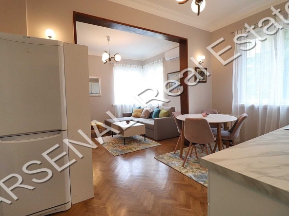 Дава се под наем Тристаен апартамент в София, Център - 83 кв.м за 1000 € - Снимка #1