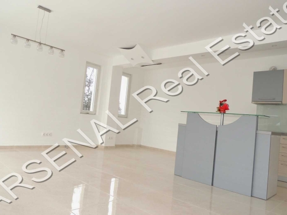 Дава се под наем Четиристаен апартамент в София, Малинова долина - 180 кв.м за 1200 € - Снимка #1