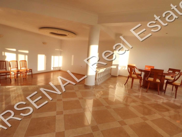 Дава се под наем Четиристаен апартамент в София, Дианабад - 195 кв.м за 900 € - Снимка #1