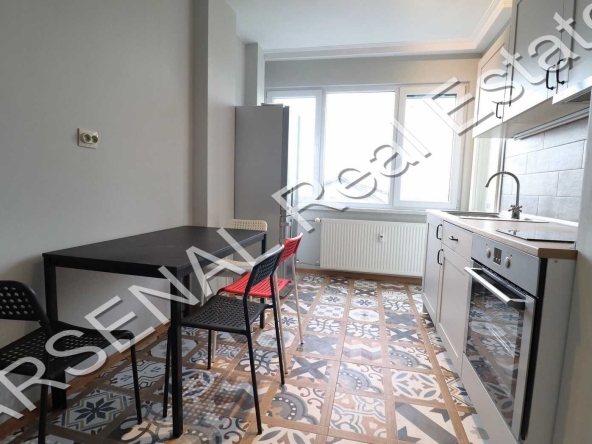 Дава се под наем Тристаен апартамент в София, Център - 110 кв.м за 687.99 € - Снимка #1