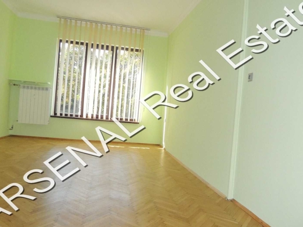 Дава се под наем Офис в София, Център - 102 кв.м за 900 € - Снимка #1