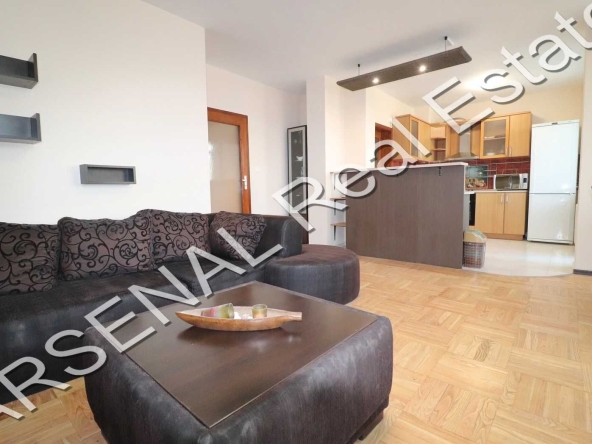 Дава се под наем Четиристаен апартамент в София, Стрелбище - 140 кв.м за 900 € - Снимка #1