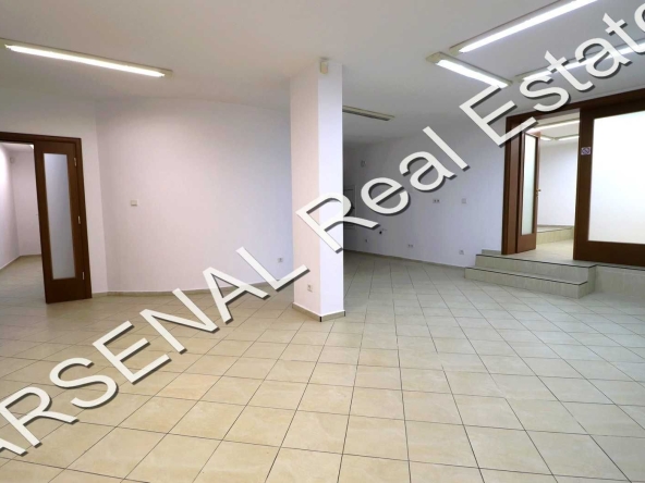 Дава се под наем Офис в София, Борово - 120 кв.м за 747.66 € - Снимка #1