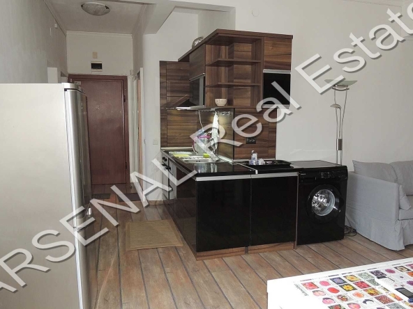 Дава се под наем Тристаен апартамент в София, Център - 100 кв.м за 698.19 € - Снимка #1